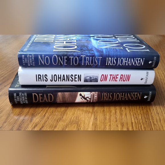 Iris Johansen Suspense Novels Bundle #3 - Picture 5 of 5